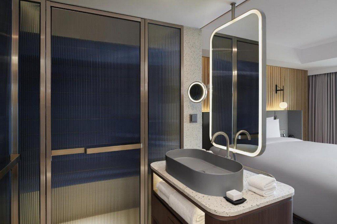 Capital Hotel 4*