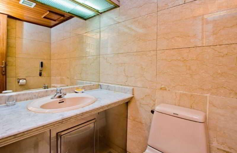 Capital Hotel 4*